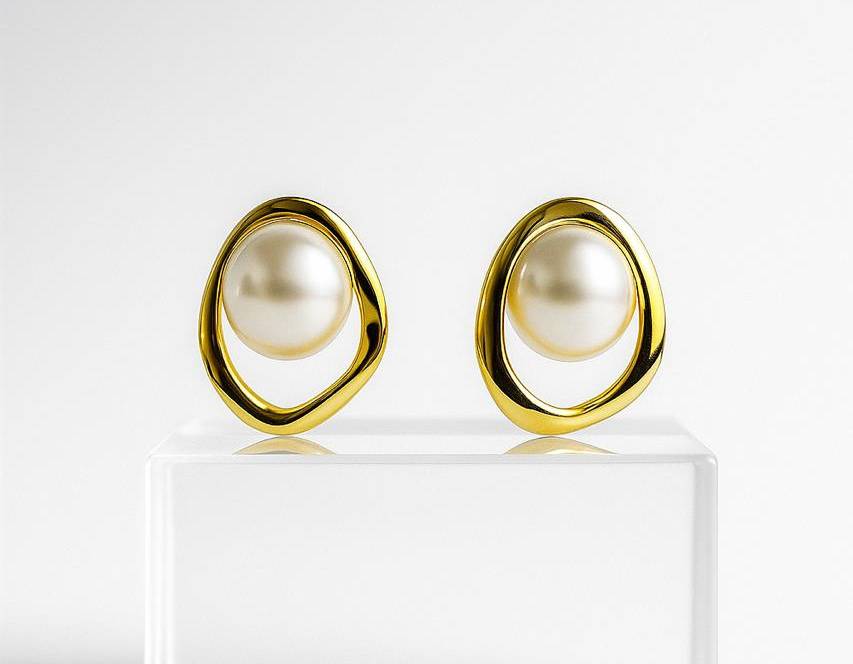 Divine Pearl Earrings